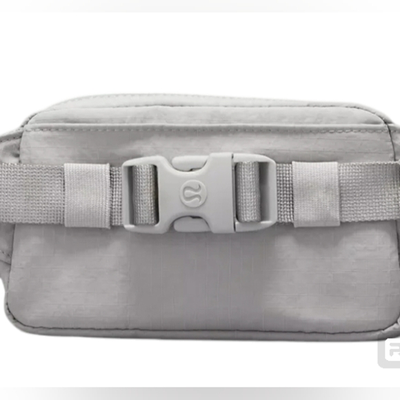 Lululemon Women's  Mini Belt Bag Silver Drop - Picture 3 of 6